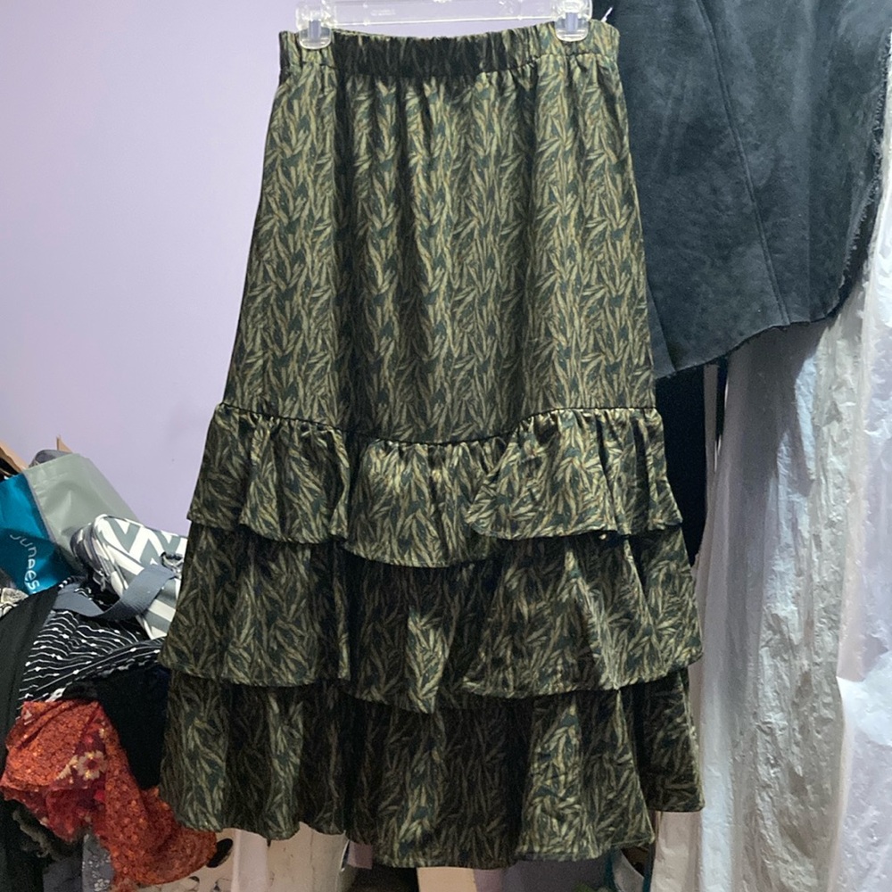Green leaf ruffle hem skirt